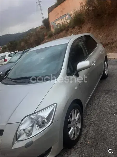 Usado Toyota Auris Luna 126 CV (92 kW) 2008 Gris / plata Utilitario