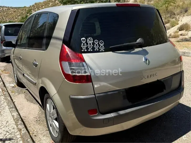 Usado Renault Scénic II Dynamique 130 CV (95 kW) 2006 Beige Monovolumen