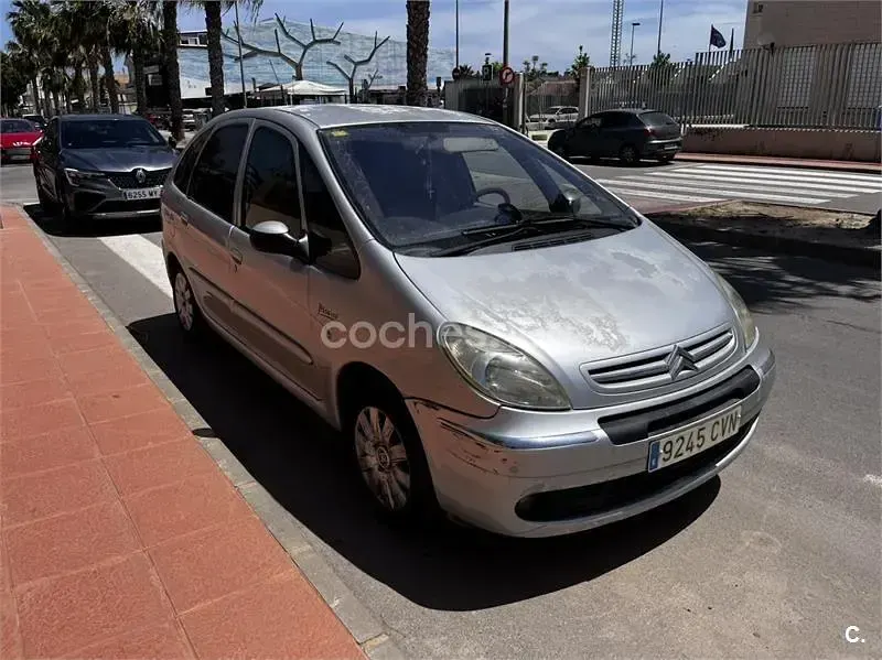 Usado Citroën Xsara Picasso Exclusive 90 CV (66 kW) 2004 Gris / plata Monovolumen
