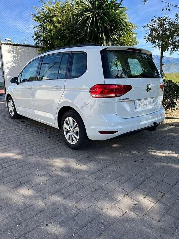 Usado VW Touran Business 110 CV (80 kW) 2019 Blanco Monovolumen