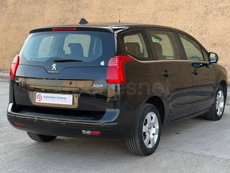 Usado Peugeot 5008 Active 120 CV (88 kW) 2016 Negro Monovolumen