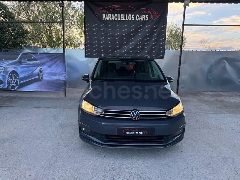 Usado VW Touran Advance 150 CV (110 kW) 2022 Gris / plata Monovolumen