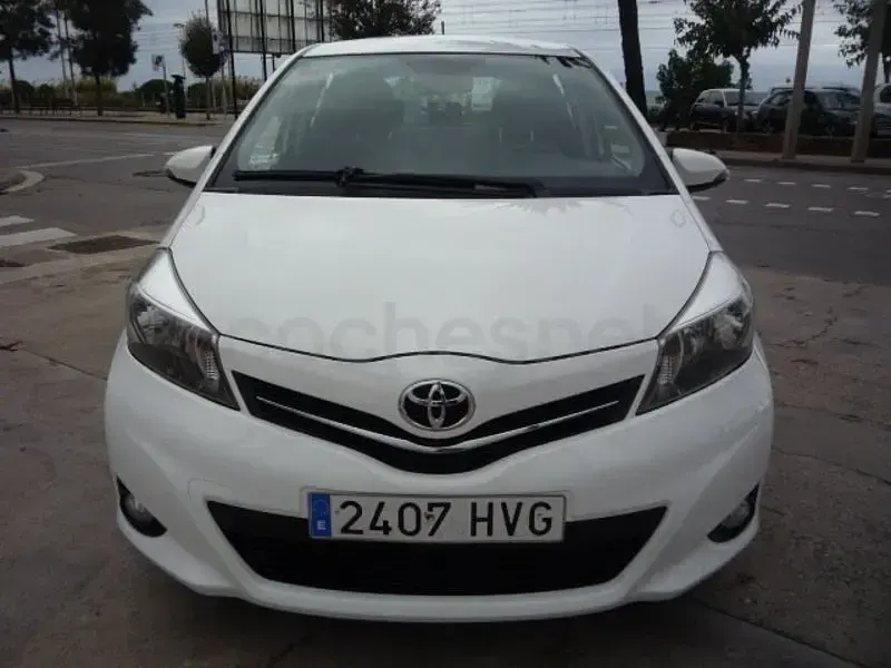 Usado Toyota Yaris Active 90 CV (66 kW) 2014 Blanco Utilitario