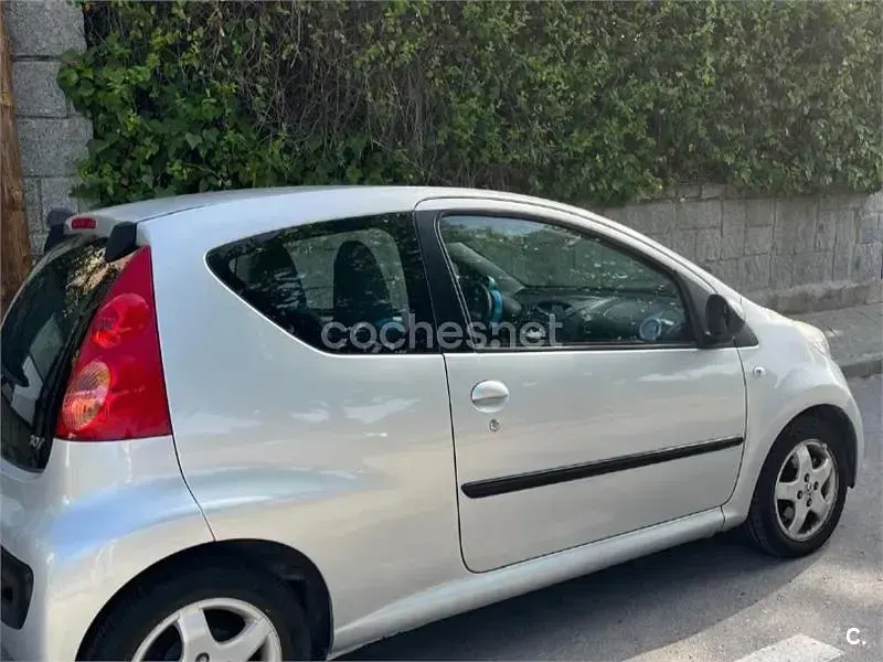 Usado Peugeot 107 68 CV (50 kW) 2008 Blanco Utilitario