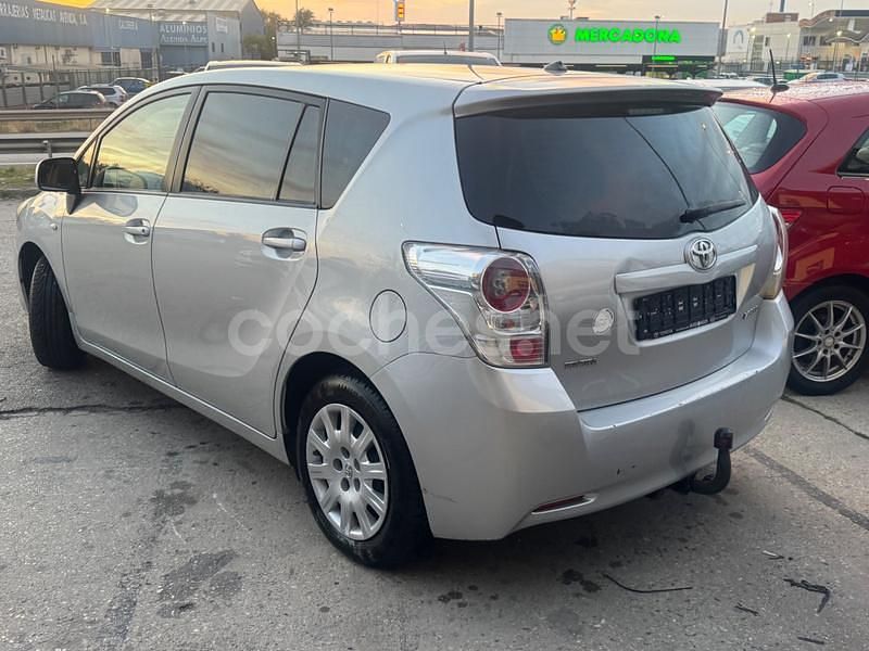 Usado Toyota Verso Multidrive S 147 CV (108 kW) 2011 Gris / plata Monovolumen