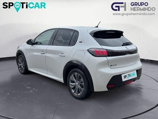 Usado Peugeot e-208 Allure 100 kW (136 CV) 2021 Blanco Utilitario