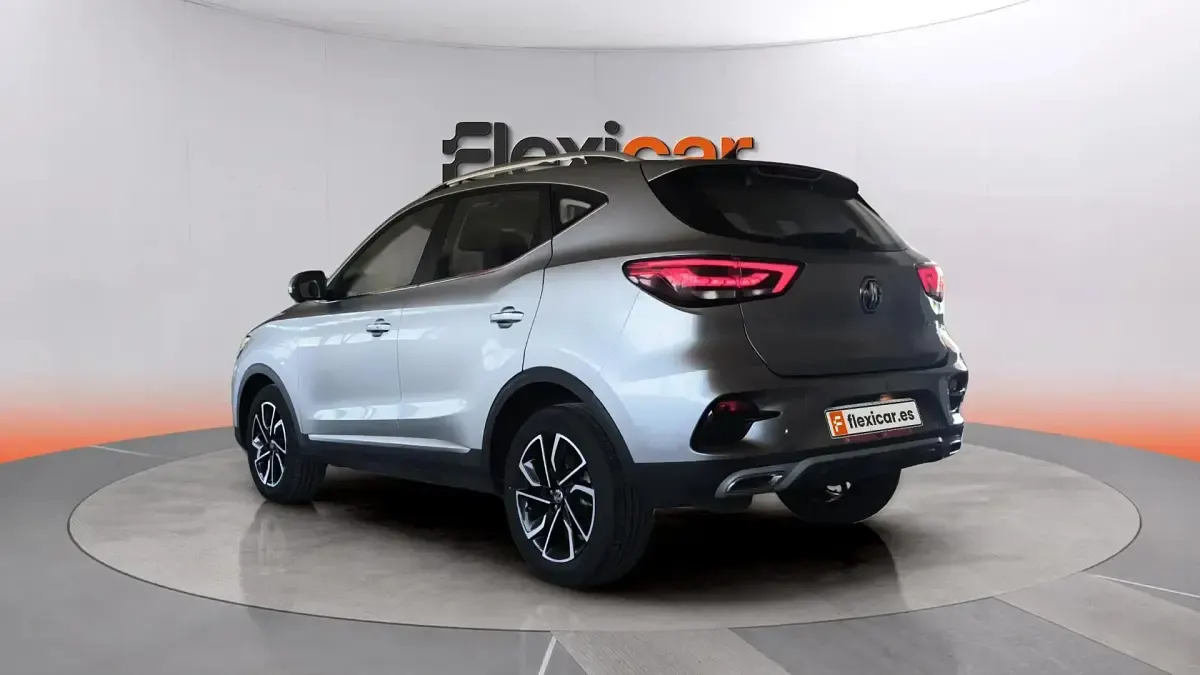 Usado MG ZS Luxury 111 CV (81 kW) 2022 Gris SUV