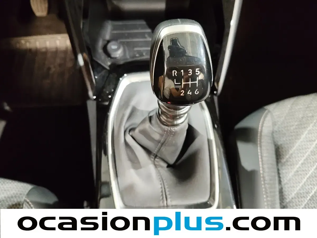 Usado Peugeot 208 Allure 100 CV (73 kW) 2025 Gris Utilitario