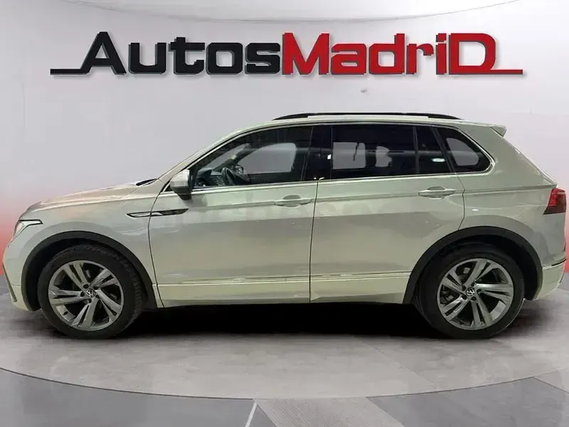 Usado VW Tiguan R-line 150 CV (110 kW) 2021 Gris / plata SUV