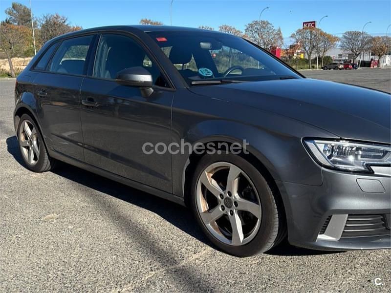 Usado Audi A3 Sport 110 CV (80 kW) 2017 Gris / plata Berlina