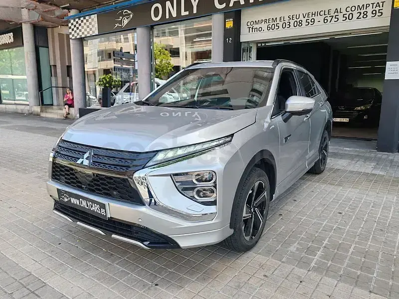 Usado Mitsubishi Eclipse Cross 188 CV (138 kW) 2022 Gris / plata SUV