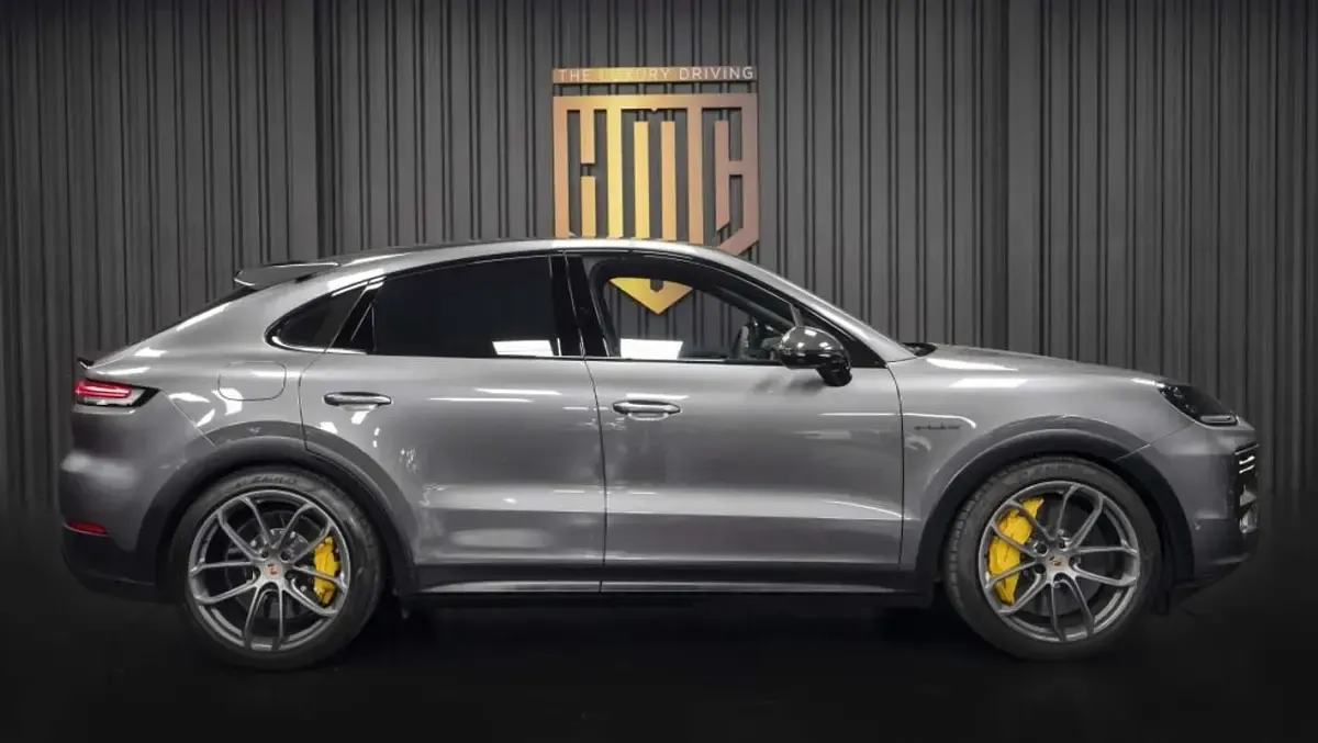 Usado Porsche Cayenne Turbo E-Hybrid 740 CV (544 kW) 2024 Gris SUV