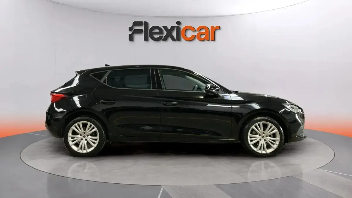 Usado Seat Leon Style 150 HP (110 kW) 2024 Preto Sedan