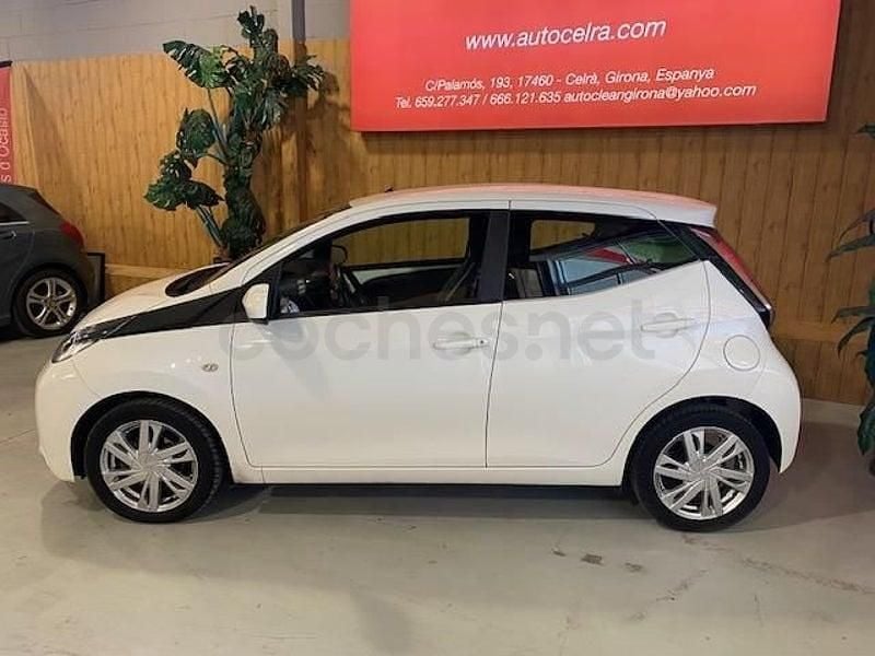 Usado Toyota Aygo X-play 69 CV (50 kW) 2016 Blanco Utilitario