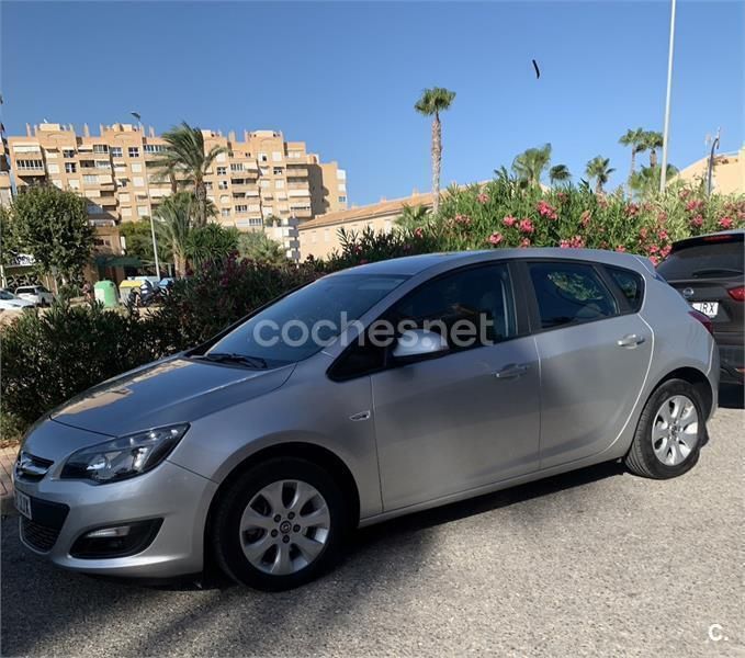 Gris / plata Usado 2015 Opel Astra Business Berlina | 9500 € (Precio justo) - Imagen 1/4
