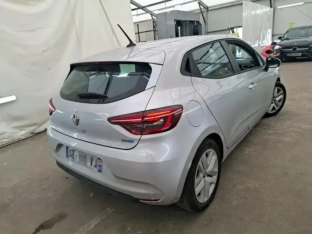 Usado Renault Clio Intens 140 CV (102 kW) 2022 Gris Utilitario