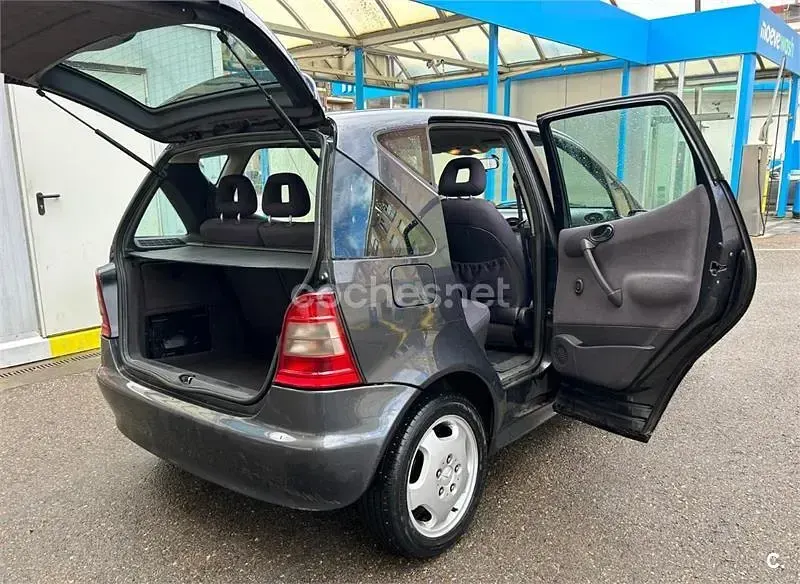 Usado Mercedes A170 Classic 90 CV (66 kW) 1999 Gris / plata Monovolumen
