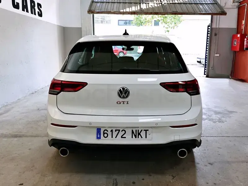 Usado VW Golf VIII GTI 245 CV (180 kW) 2021 Blanco Berlina