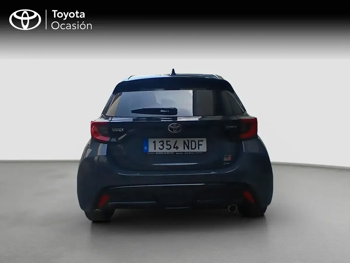 Usado Toyota Yaris Sport 130 CV (95 kW) 2025 Gris Utilitario