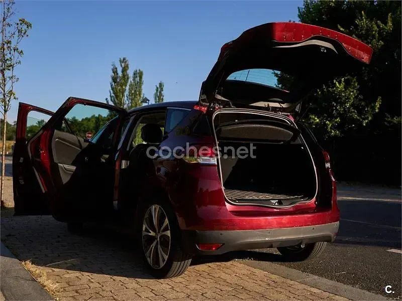 Usado Renault Scenic E-Tech Zen 130 CV (95 kW) 2017 Granate Monovolumen