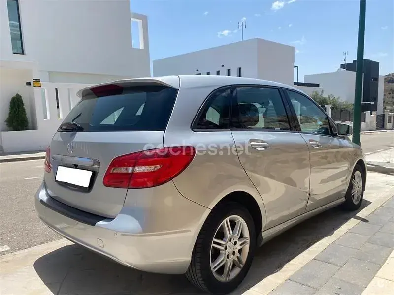 Usado Mercedes B200 136 CV (100 kW) 2012 Blanco Utilitario