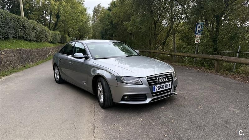 Usado Audi A4 136 CV (100 kW) 2011 Gris / plata Berlina