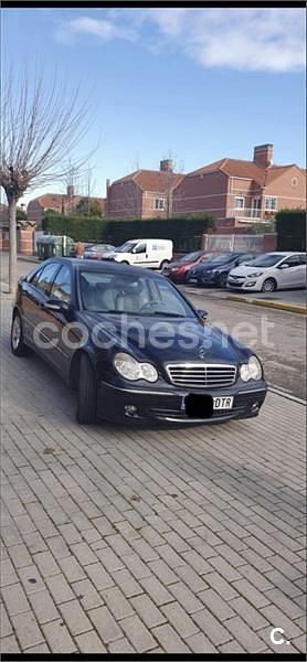 Usado Mercedes C220 Avantgarde 143 CV (105 kW) 2005 Negro Berlina