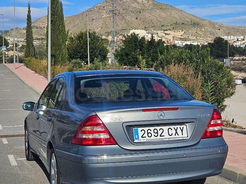 Usado Mercedes C320 Elegance 218 CV (160 kW) 2004 Azul Berlina