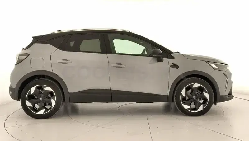 Usado Renault Captur Techno 100 CV (73 kW) 2025 Gris / plata SUV