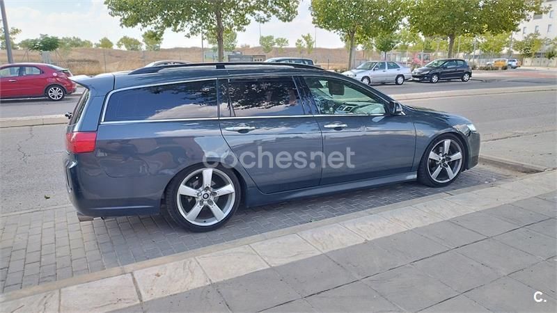 Usado Honda Accord Executive 190 CV (139 kW) 2006 Gris / plata Familiar