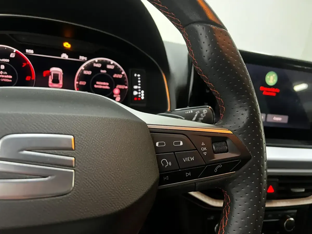 Usado Seat Arona FR 150 CV (110 kW) 2022 Negro SUV