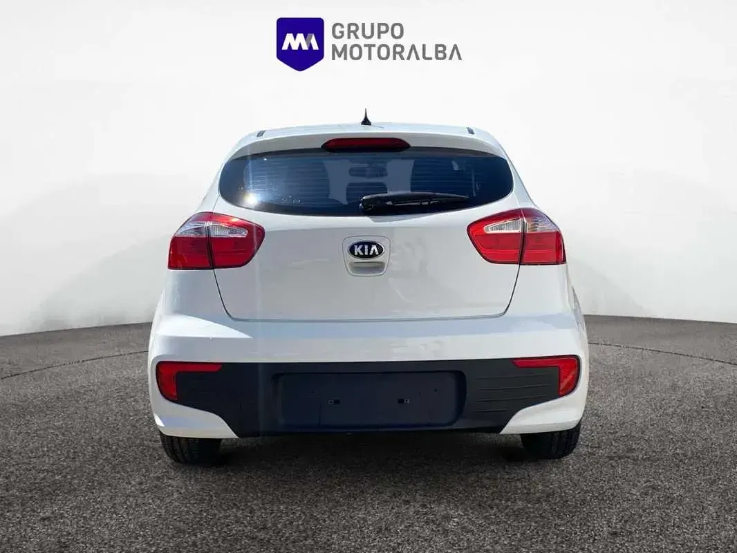 Usado Kia Rio 84 CV (61 kW) 2015 Blanco Utilitario