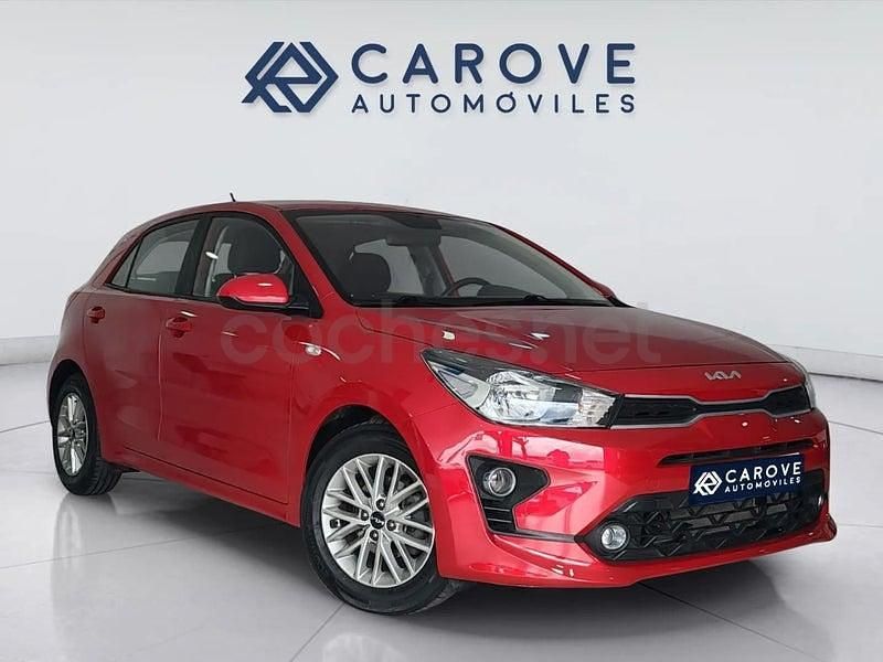 Usado Kia Rio 84 CV (61 kW) 2022 Granate Berlina