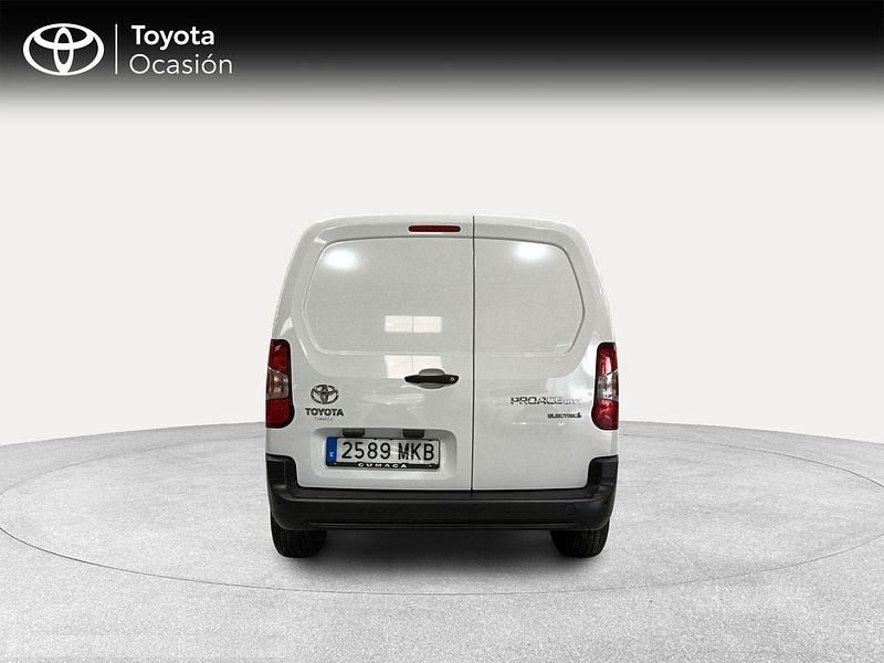 Usado Toyota Proace City City 100 kW (136 CV) 2023 Blanco Monovolumen