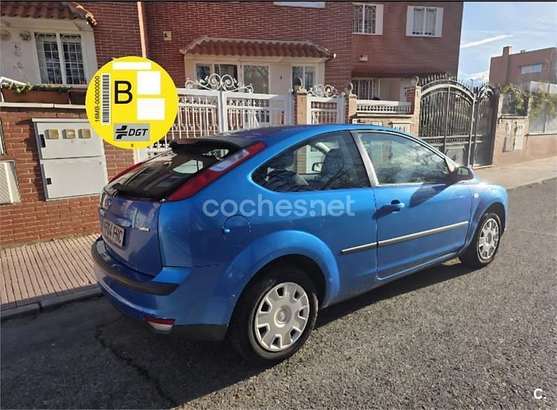 Usado Ford Focus Trend 90 CV (66 kW) 2006 Azul Berlina