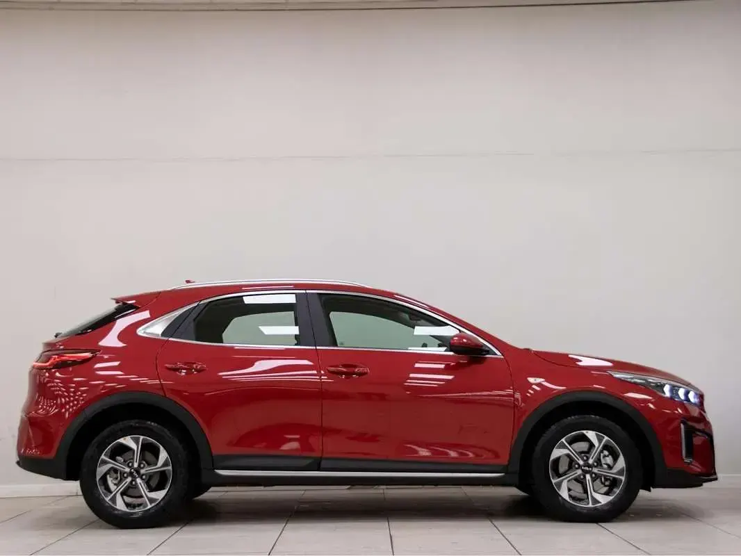 Usado Kia XCeed 120 CV (88 kW) 2023 Rojo SUV