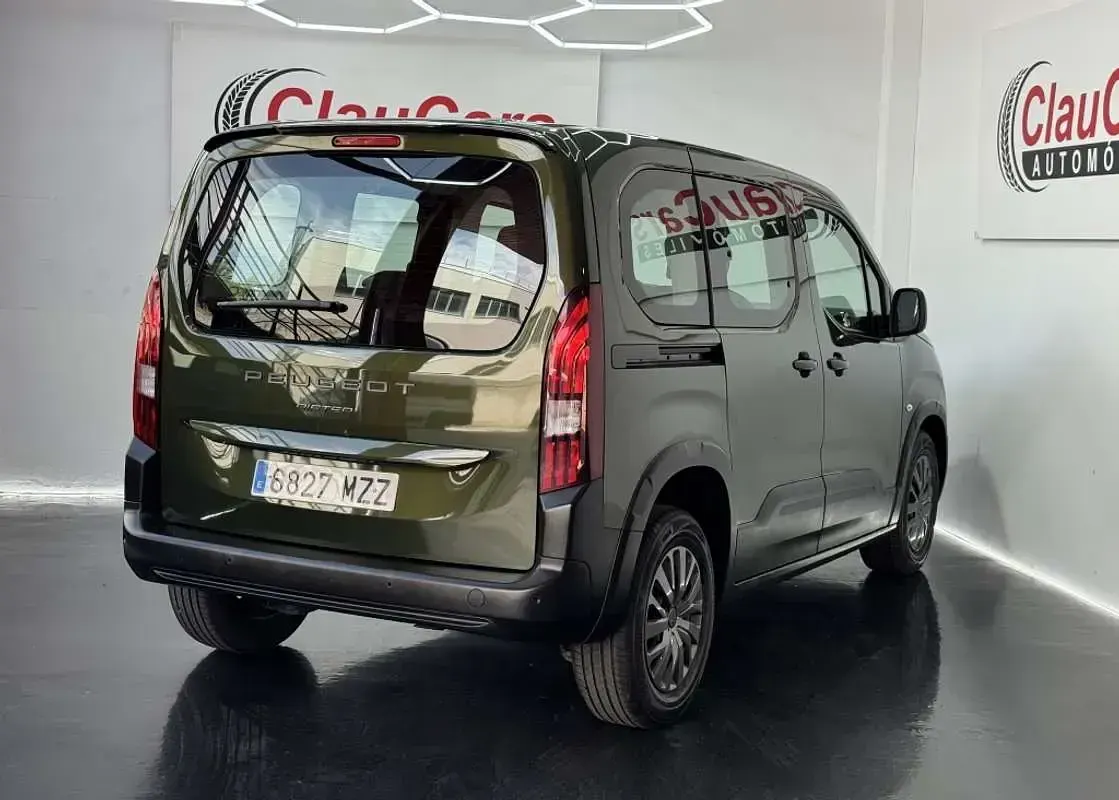 Usado Peugeot Rifter Allure 102 CV (75 kW) 2025 Verde Monovolumen