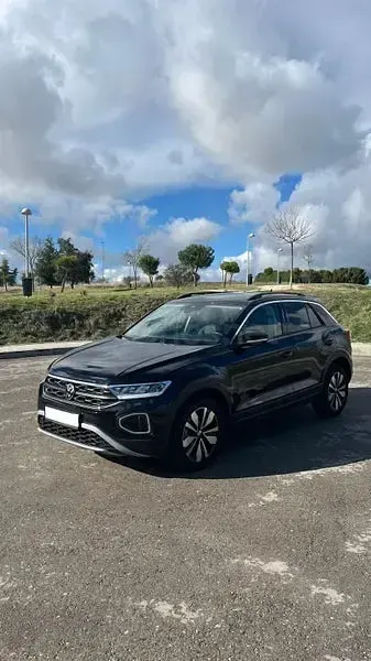 Usado VW T-Roc Business 115 CV (84 kW) 2025 Negro SUV
