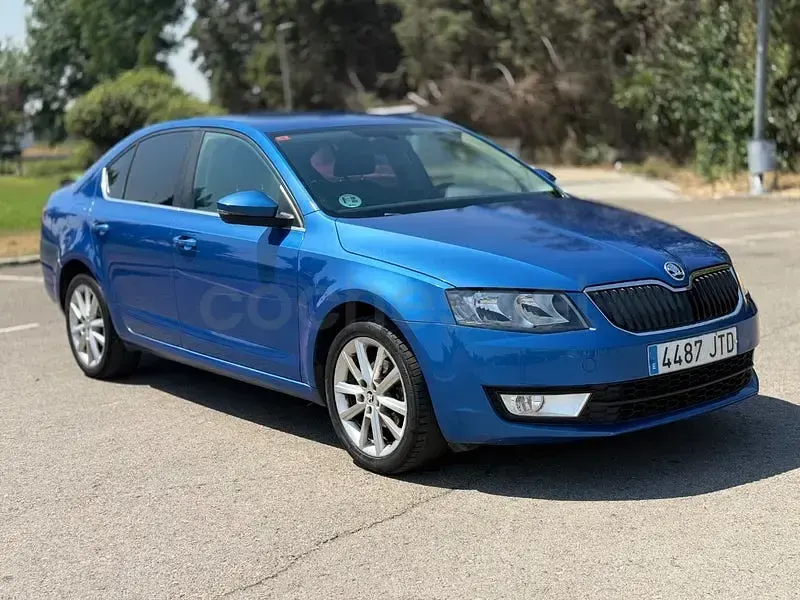 Usado Skoda Octavia Style 110 CV (80 kW) 2016 Azul Familiar