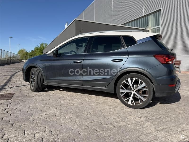 Usado Seat Arona Xperience 110 CV (80 kW) 2021 Gris / plata SUV