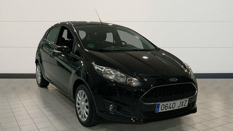 Usado Ford Fiesta Trend 82 CV (60 kW) 2017 Negro Utilitario