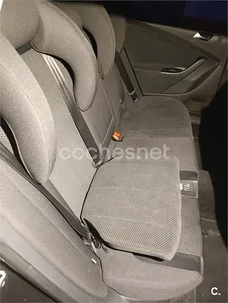 Usado VW Passat Edition 110 CV (80 kW) 2010 Marrón Familiar
