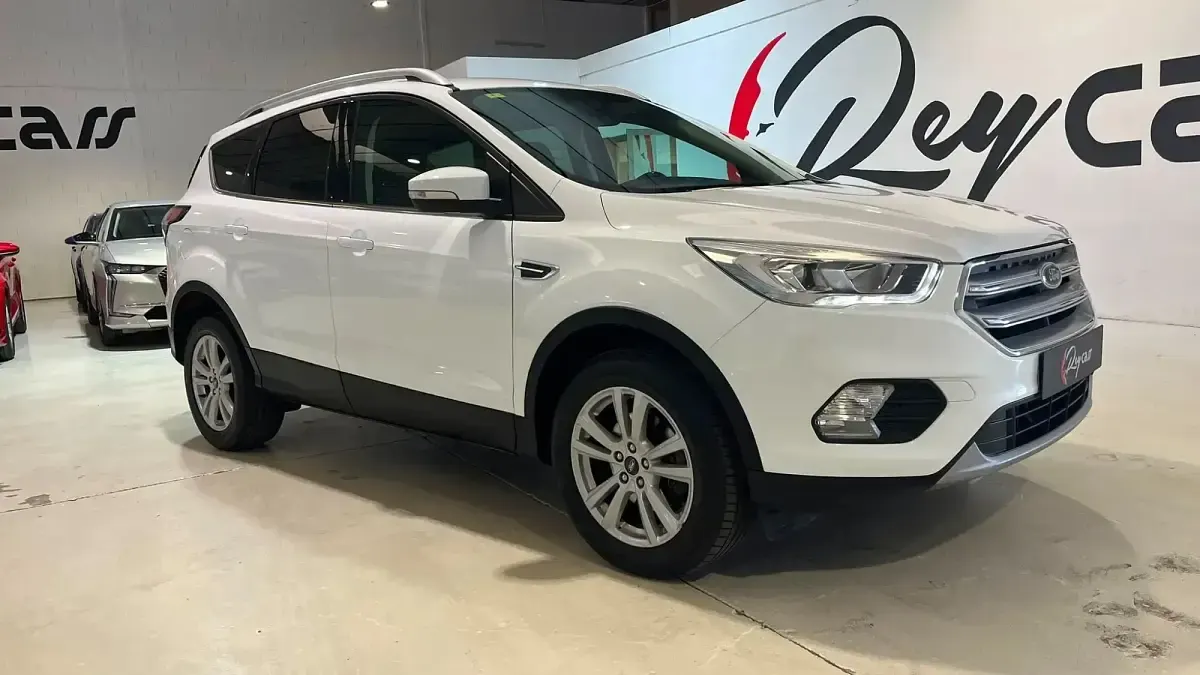 Usado Ford Kuga Trend+ 120 CV (88 kW) 2019 Blanco SUV