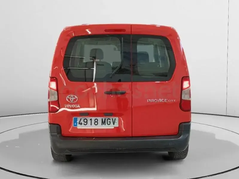 Usado Toyota Proace Verso Active 131 CV (96 kW) 2023 Rojo Familiar