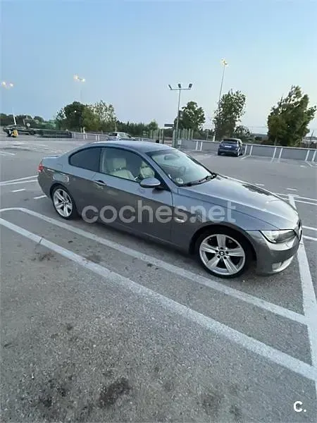 Usado BMW 320 177 CV (130 kW) 2009 Gris / plata Coupe