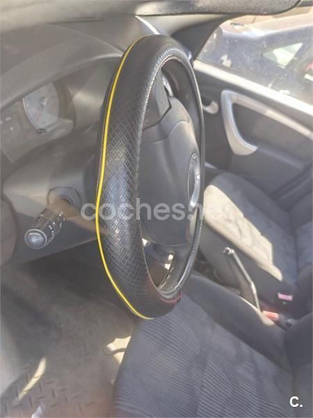 Usado Dacia Sandero Lauréate 75 CV (55 kW) 2008 Negro Utilitario