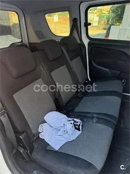 Usado Fiat Doblò Dynamic 90 HP (66 kW) 2016 Branco Monovolume