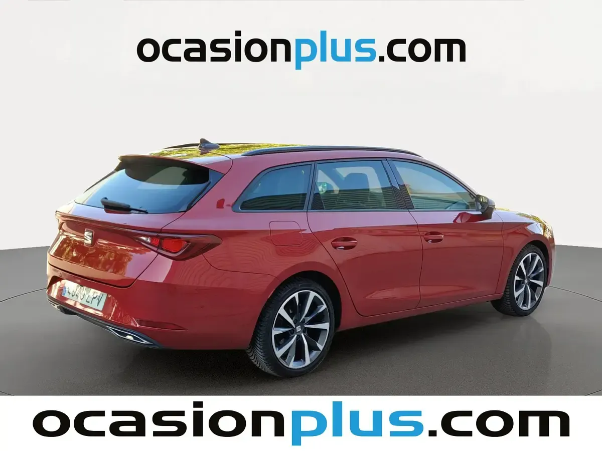 Używany Seat Leon FR 150 KM (110 kW) 2021 Czerwony Minivan