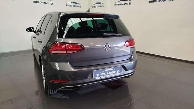 Usado VW Golf VIII Advance 110 CV (80 kW) 2020 Gris Utilitario