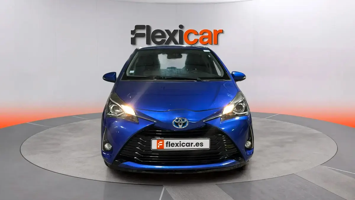 Usado Toyota Yaris Hybrid Business Edition 116 CV (85 kW) 2020 Azul Berlina